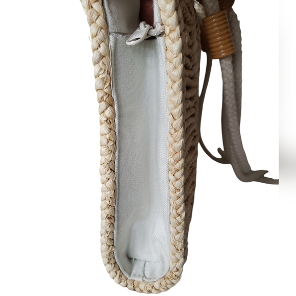 Straw Braided Floral Square Tote Bag in Ivory Woven Beach Shoulder Bag - Picture 5 of 12